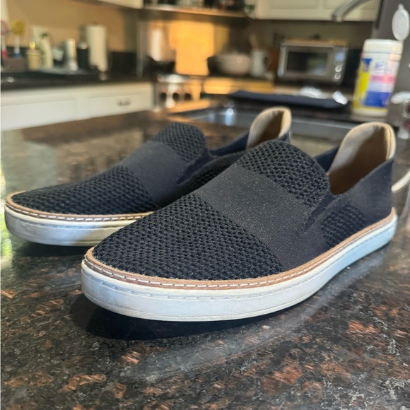 UGG® Alameda Sammy Slip-On Sneaker - Picture 4 of 11